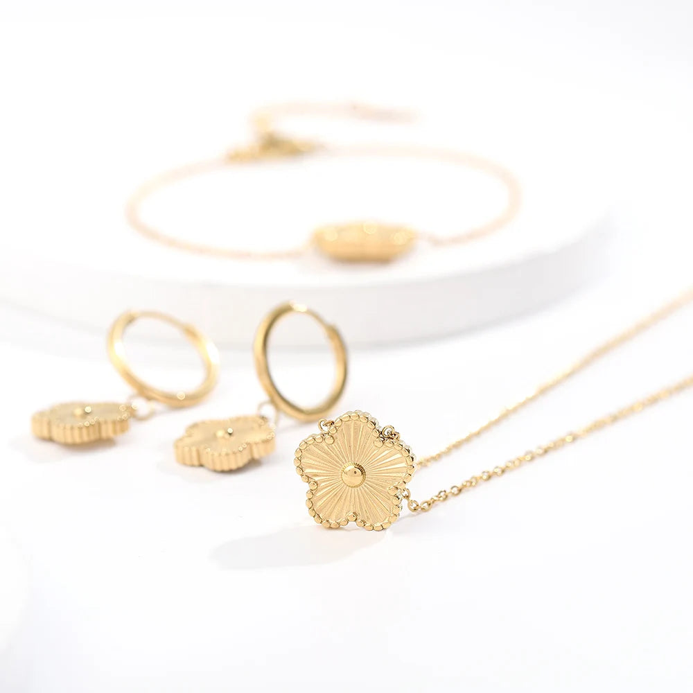 Stainless Steel Hot Selling Golden Clover Adjustable Bracelet | Luxury Five Leaf Flower Bracelet | Jewellery For Women Gift - Glamour Touch
