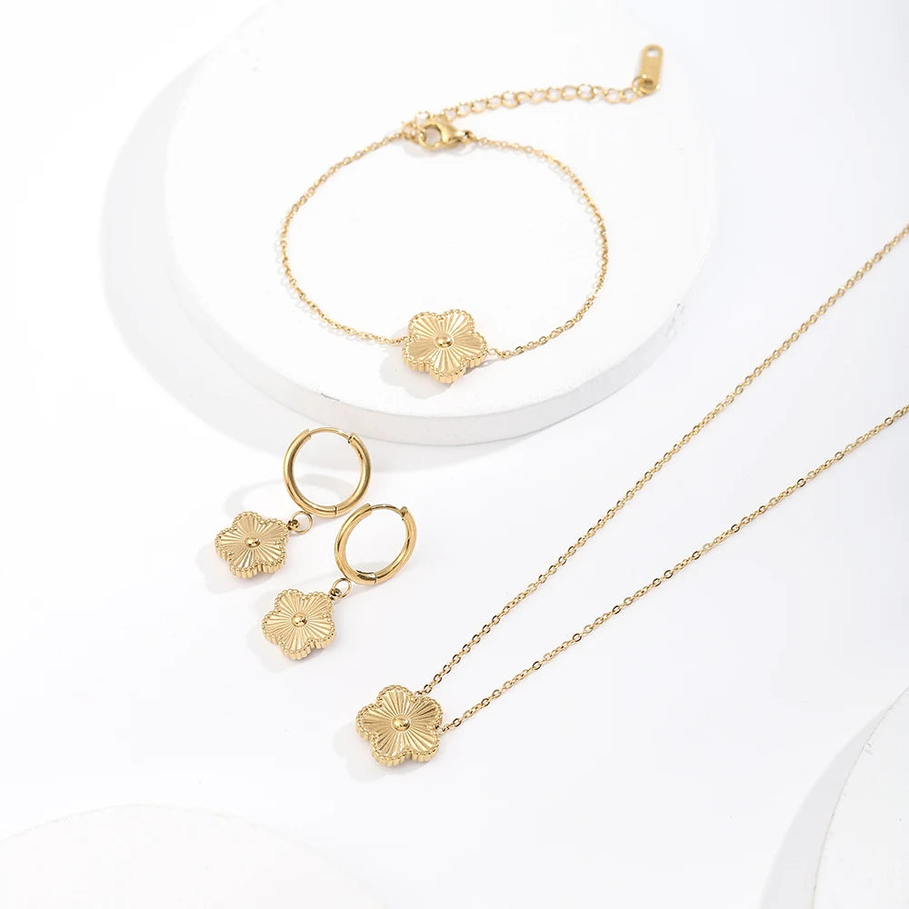Stainless Steel Hot Selling Golden Clover Adjustable Bracelet | Luxury Five Leaf Flower Bracelet | Jewellery For Women Gift - Glamour Touch